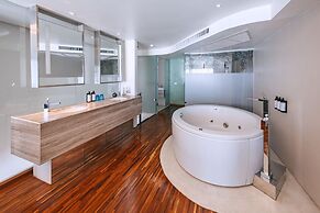 Hotel Baraquda Pattaya By Heeton