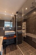 Pakat Suites