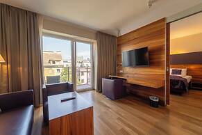 Pakat Suites