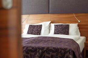 Pakat Suites