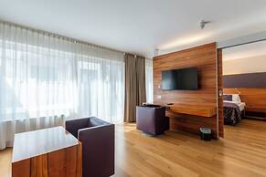 Pakat Suites