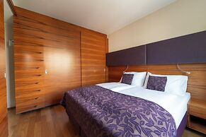 Pakat Suites