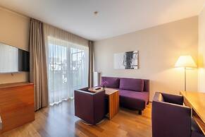 Pakat Suites