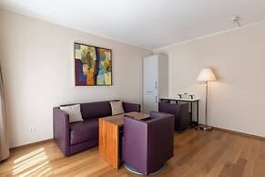 Pakat Suites
