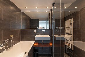 Pakat Suites