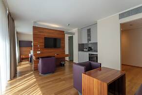 Pakat Suites