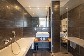 Pakat Suites