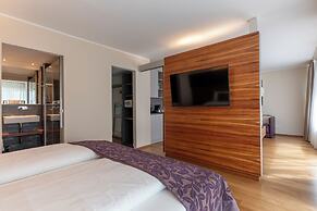 Pakat Suites