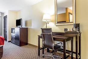 Comfort Suites Clinton near Presbyterian College