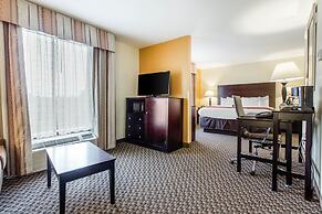 Comfort Suites Clinton near Presbyterian College