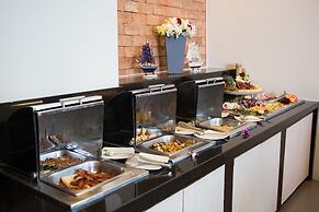 Sugar Palm Grand Hillside