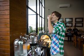 Sugar Palm Grand Hillside