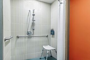 Aloft Denver Airport at Gateway Park