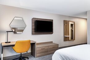 Holiday Inn Express & Suites Green Bay East by IHG
