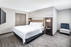 Holiday Inn Express & Suites Green Bay East by IHG