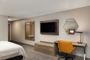 Holiday Inn Express & Suites Green Bay East by IHG