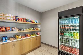 Holiday Inn Express & Suites Green Bay East by IHG