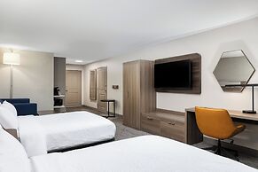 Holiday Inn Express & Suites Green Bay East by IHG