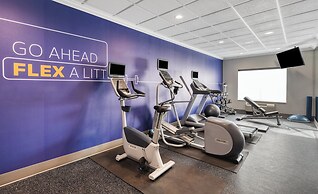 Holiday Inn Express & Suites Green Bay East by IHG