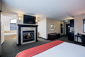Holiday Inn Express & Suites Green Bay East by IHG