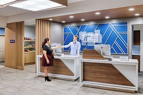 Holiday Inn Express & Suites Green Bay East by IHG