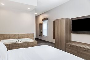 Holiday Inn Express & Suites Green Bay East by IHG