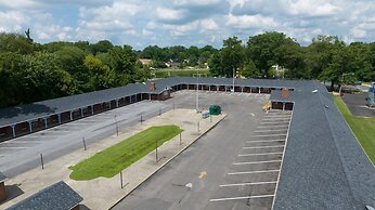 Budget Inn and Suites