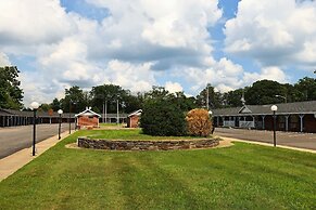 Budget Inn and Suites