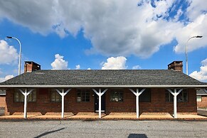 Budget Inn and Suites