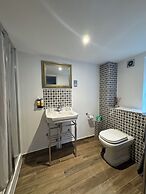 Cottage Lodge Hotel