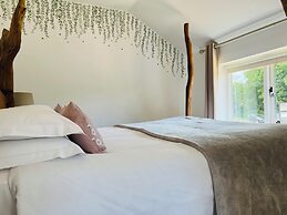 Cottage Lodge Hotel