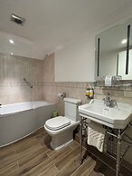Cottage Lodge Hotel