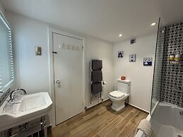 Cottage Lodge Hotel
