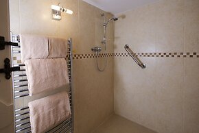 Cottage Lodge Hotel