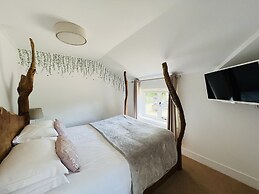 Cottage Lodge Hotel