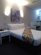 Colonial Lodge Motel