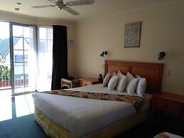 Colonial Lodge Motel