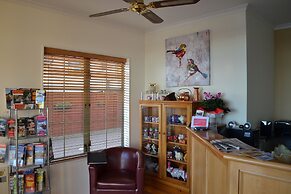 Colonial Lodge Motel