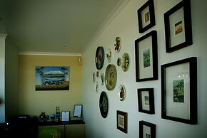 Colonial Lodge Motel