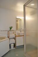 Colonial Lodge Motel