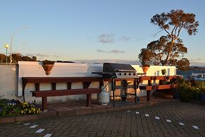 Colonial Lodge Motel