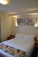 Colonial Lodge Motel