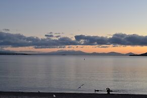 Colonial Lodge Motel