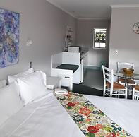 Colonial Lodge Motel