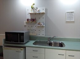 Colonial Lodge Motel