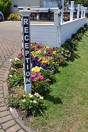 Colonial Lodge Motel