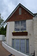 Colonial Lodge Motel