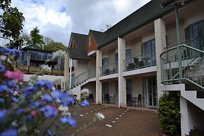 Colonial Lodge Motel