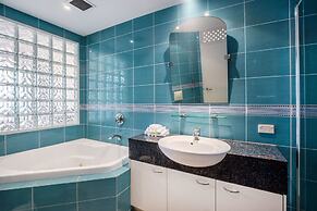 Alexandra on the Pacific