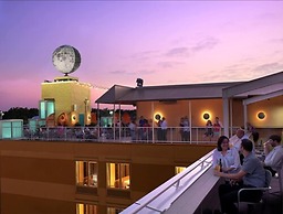 Moonrise Hotel